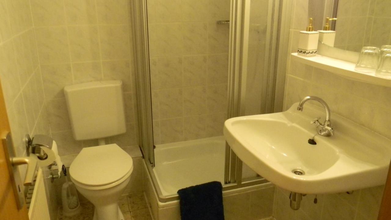 Gastehaus Am Calmont Bed & Breakfast Ediger-Eller Room photo