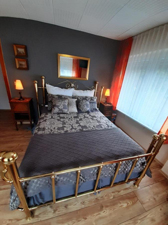 Gastehaus Am Calmont Bed & Breakfast Ediger-Eller Exterior photo
